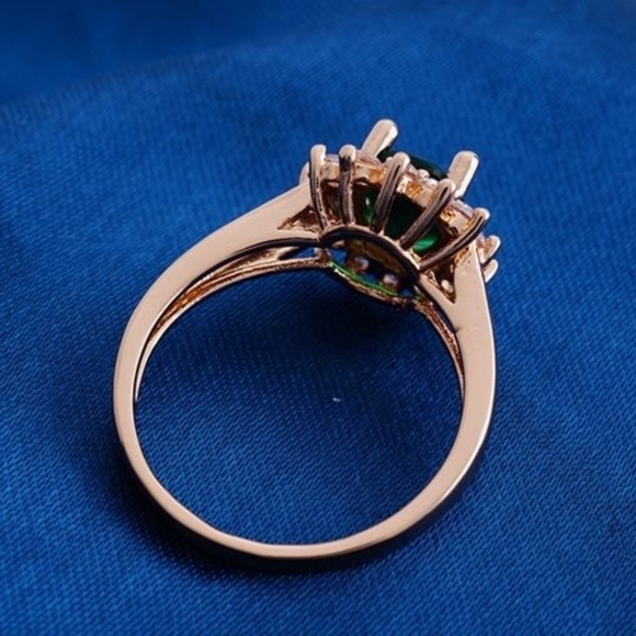 18 Carat Gold Plated Green Diamond Imitation Ring - Picture 6 of 6